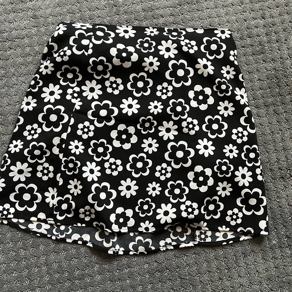 Hollister Black and White A-line Mini Skirt